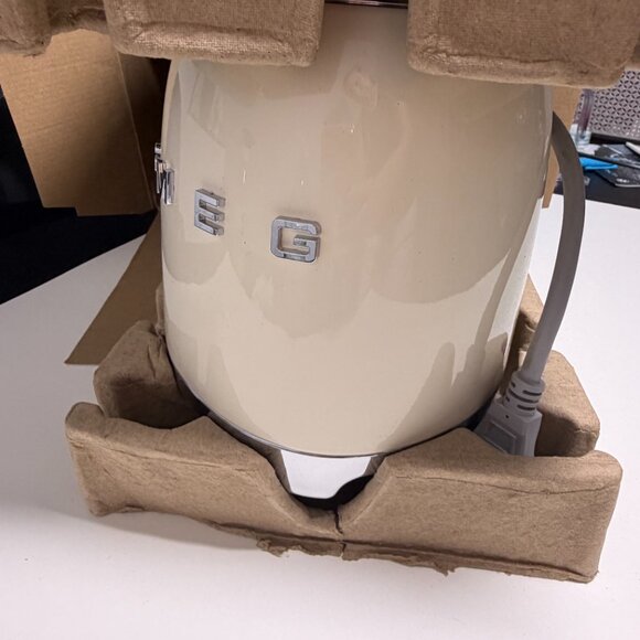 SMEG Retro Blender Glossy Cream BPA-Free - Picture 5 of 10